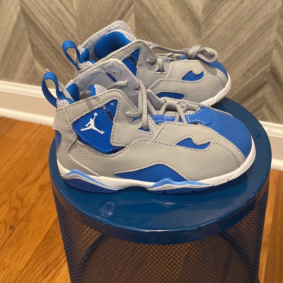 Kids Jordan high tops - Picture 3 of 5